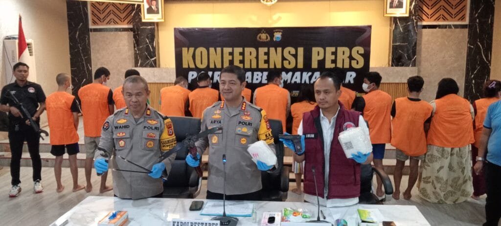 Penggerebekan kampung Narkoba Sapiria Makassar oleh Polrestabes Makassar