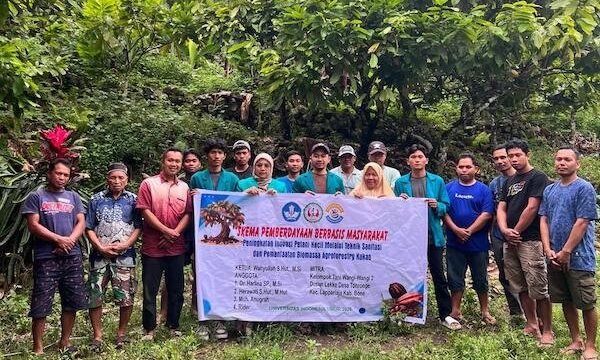 Dosen UIT Dampingi Petani Kakao di Bone dengan Teknik Sanitasi dan Pupuk Organik