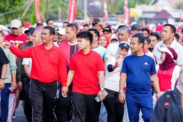 Gubernur Sulsel dan Mentan RI Lepas Jalan Sehat Hari Pramuka di Bone