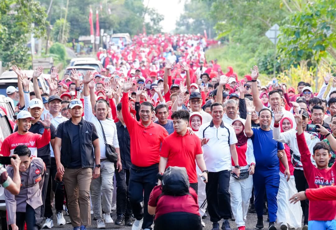 Gubernur Sulsel dan Mentan RI Lepas Ribuan Peserta Jalan Sehat Hari Pramuka di Bone