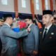 Gubernur Sulsel Sematkan Satyalencana Karya Satya kepada 398 PNS