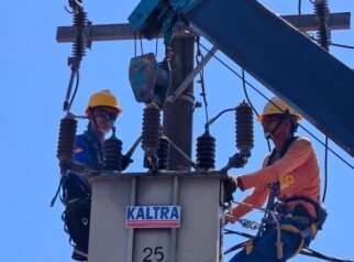 Momen Kemerdekaan RI, PLN ULP Sungguminasa Lakukan Manajemen Trafo di Jalan Poros Pattallassang