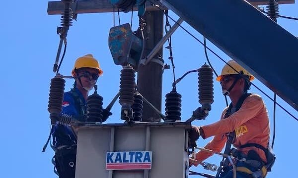 Momen Kemerdekaan RI, PLN ULP Sungguminasa Lakukan Manajemen Trafo di Jalan Poros Pattallassang