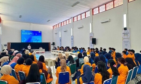 PLN UP3 Makassar Selatan Edukasi Siswa dan Mahasiswa Magang soal K3
