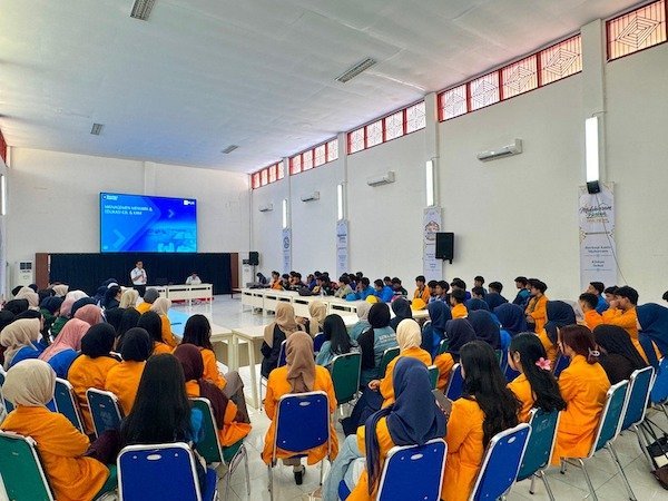 PLN UP3 Makassar Selatan Edukasi Siswa dan Mahasiswa Magang soal K3