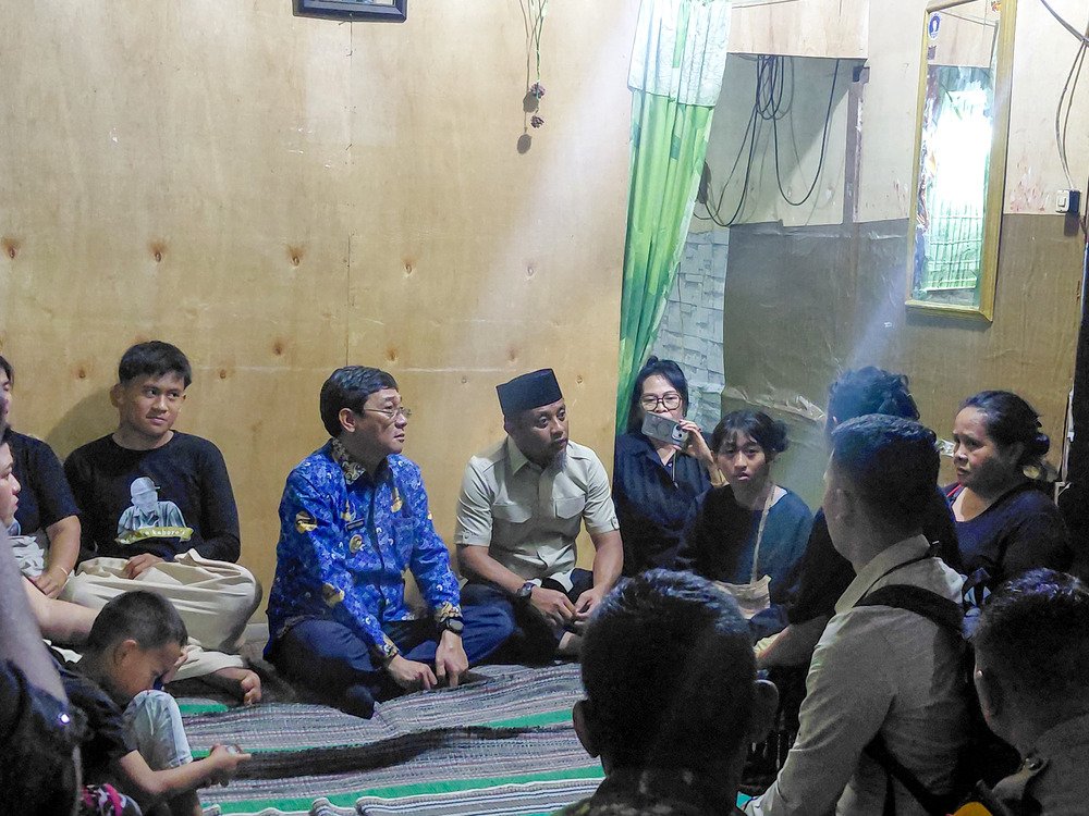 Gubernur Andi Sudirman Beri Santunan dan Biaya Pendidikan Anak Petugas Karhutla Gugur di Toraja Utara