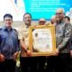 Hadiri Pelantikan PWI Sulsel, Gubernur Andi Sudirman Terima Penghargaan Tokoh Pembangunan dan Konektivitas Daerah